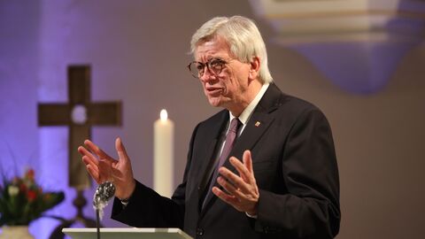 Ministerpräsident Volker Bouffier bei Gedenkfeier, Volkmarsen