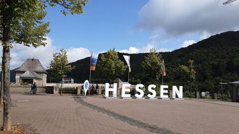 Die "HESSEN-Buchstaben" in Hemfurth-Edersee