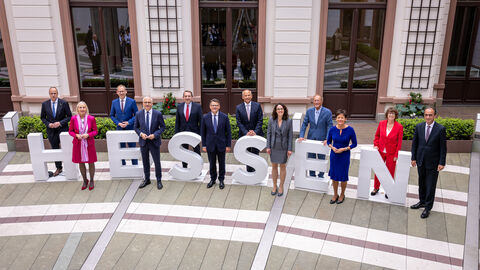 Ministerpräsident Rhein stellt sein neues Kabinett vor