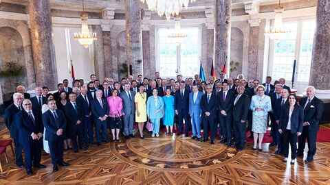 Ministerpräsident Rhein empfängt das Hessische Consular Corps