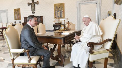 Ministerpräsident Boris Rhein und Papst Franziskus  Ministerpräsident Boris Rhein und Papst Franziskus