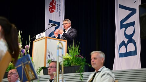 Ministerpräsident Boris Rhein beim Volkstums- und Brauchtumsnachmittag des Bundes der Vertriebenen