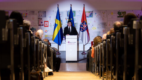 Ministerpräsident Rhein und Königin Silvia von Schweden eröffnen erstes „Childhood-Haus“ in Hessen