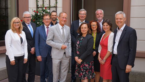 Medienkompetenz  Hessische Landesregierung bündelt gemeinsam mit starken Partnern Informationen und Angebote zur Medienkompetenzförderung