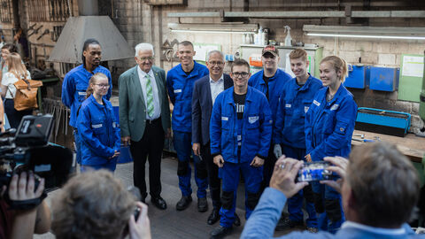 Winfried Kretschmann und Tarek Al-Wazir besuchen Huhle Stahl- und Metallbau GmbH Winfried Kretschmann und Tarek Al-Wazir besuchen Huhle Stahl- und Metallbau GmbH